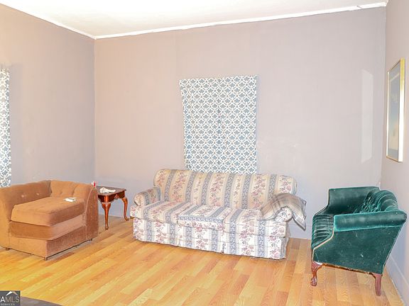 5th image of 349 Madison St