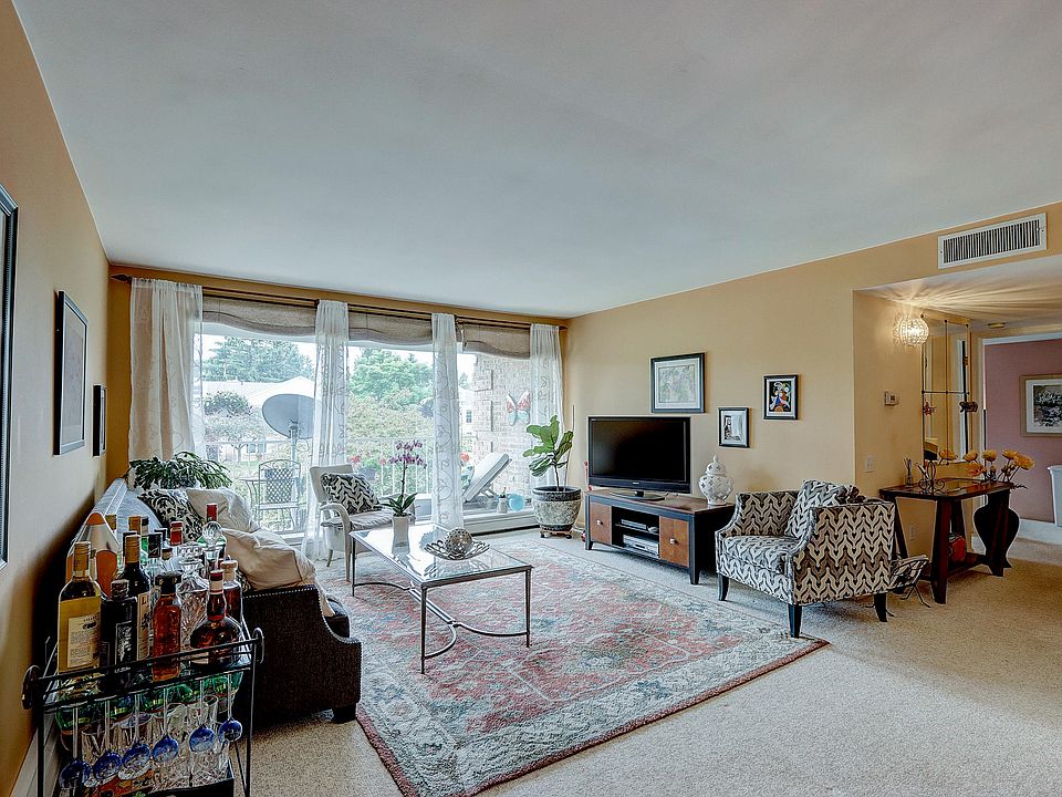 1st image of 940 W Heritage Ct APT 201