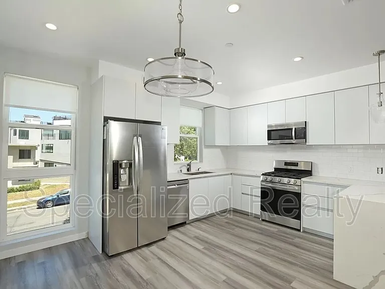 1406 W Eagle Vista Dr — Photo 2