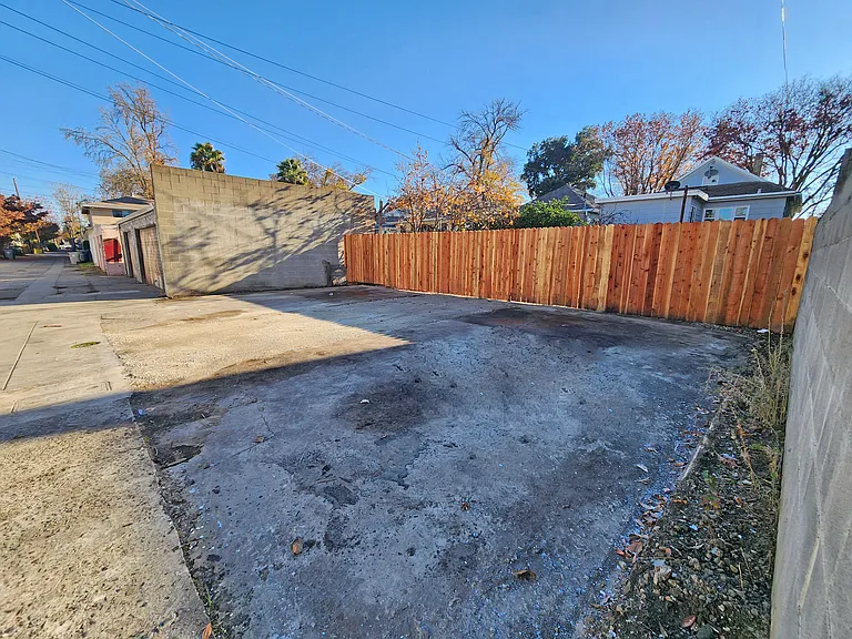 811 V St — Photo 39