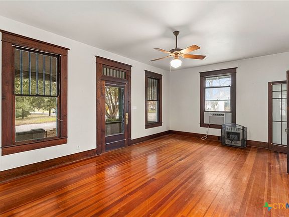 3rd image of 226 Darst St