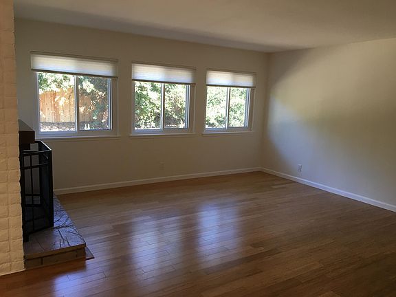 4th image of 440 La Lata Pl