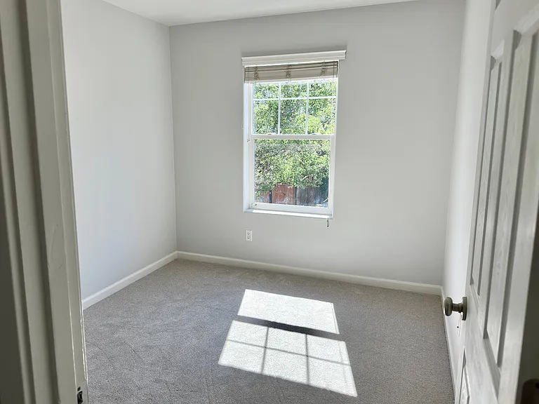 220 NE 57th Ave — Photo 16