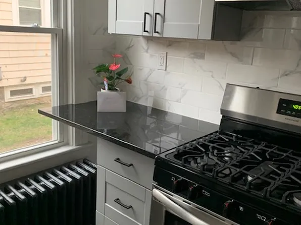 984-986 Laurel Ave, Bridgeport, CT 06604