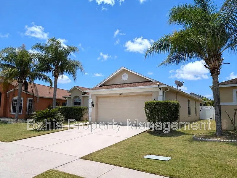 3 bed, 2.0 bath, 1598 sqft, $2,025 — Photo 3