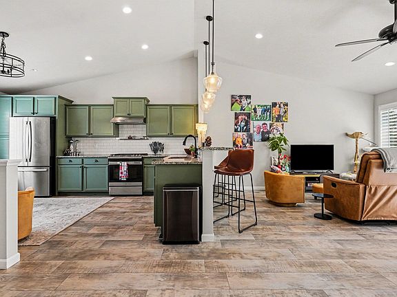 5th image of 32047 Valewood Ln