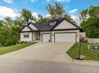 1611 E Hayloft Dr, Ozark, MO 65721