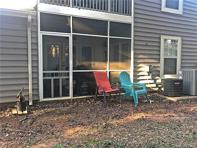 2nd image of 1821 Fairlawn Ct