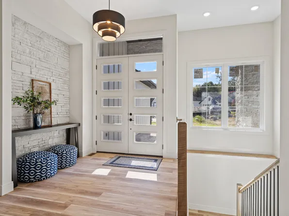 4800 Whisper Ct, Columbia, MO 65203