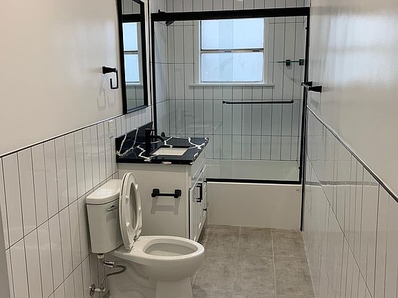 5th image of 425 S Detroit St APT 401