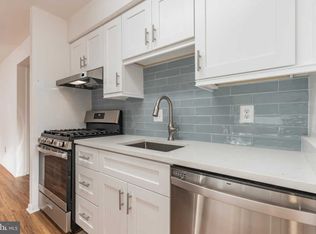 11208 Chestnut Grove Sq APT 5, Reston, VA 20190