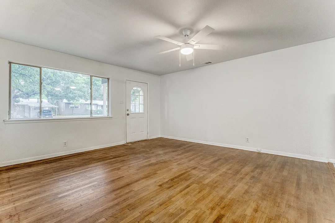 2 bed, 840 sqft, $1,299 — Photo 2