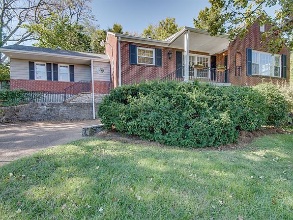 3rd image of 2810 Hillside Dr
