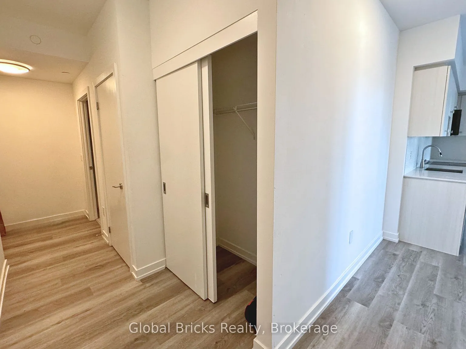 Station Park Condos — Photo 4