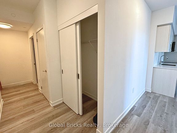 4th image of 5 Wellington St S #612