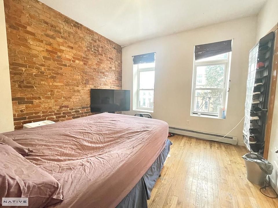 1st image of 617 Bainbridge St Floor 3