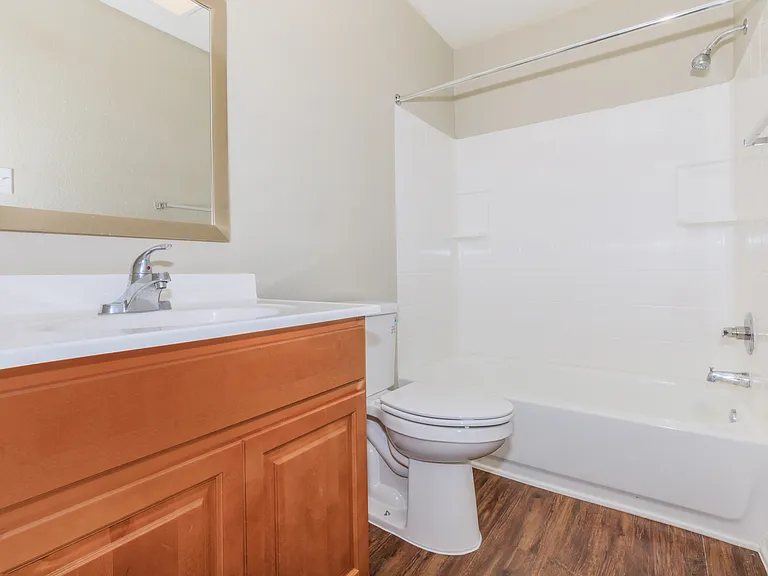 1 bedroom, 1 bathroom washroom photo
