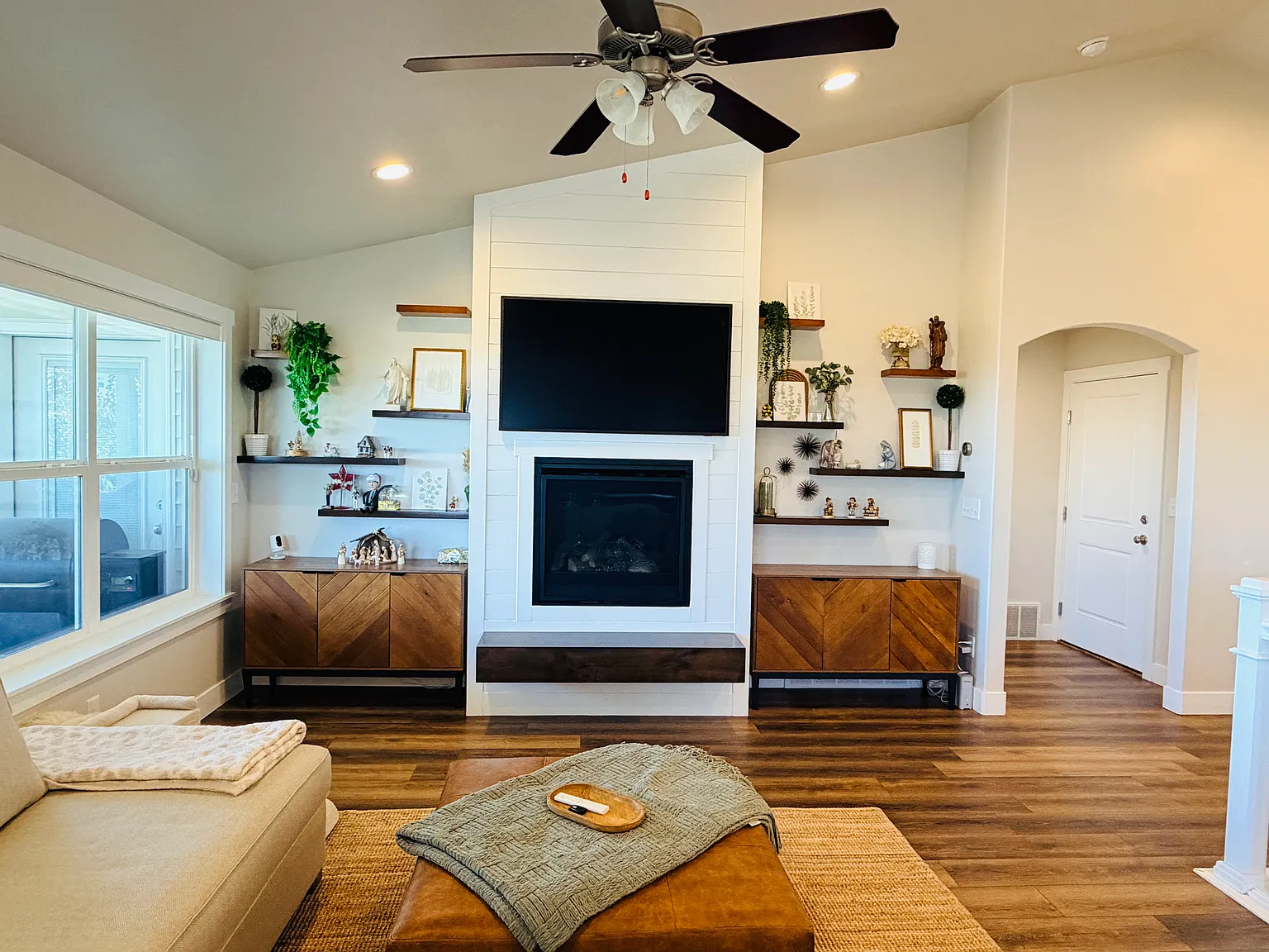 6 bed, 3614 sqft, $3,400 — Photo 3