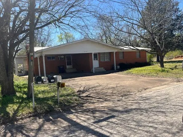 1106 W End Ave, Clarksville, TX 75426