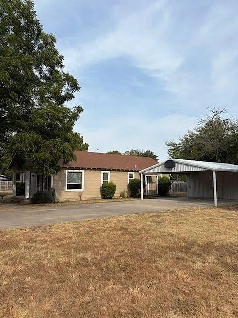 3 bed, 1352 sqft, $1,700 — Photo 2