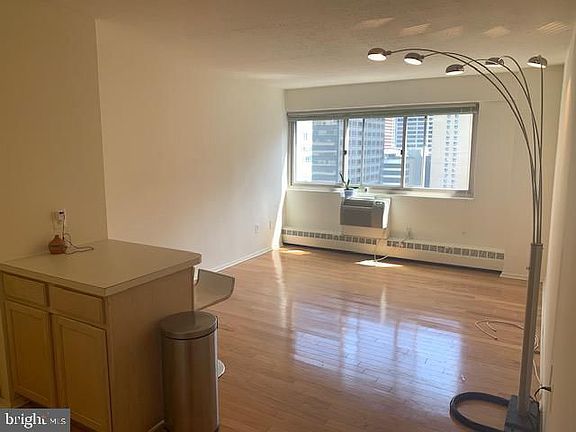 2nd image of 2101 Chestnut St #17-1619