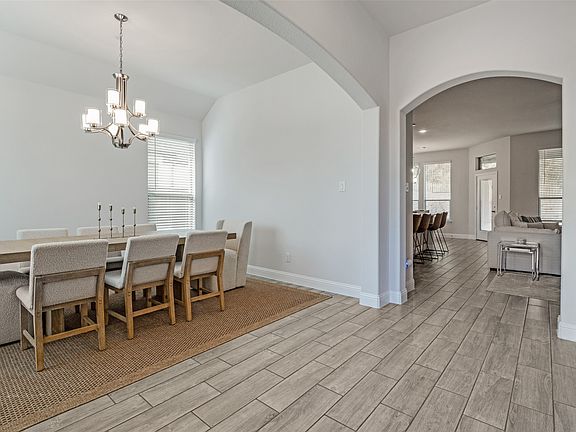 3rd image of 709 Winecup Way