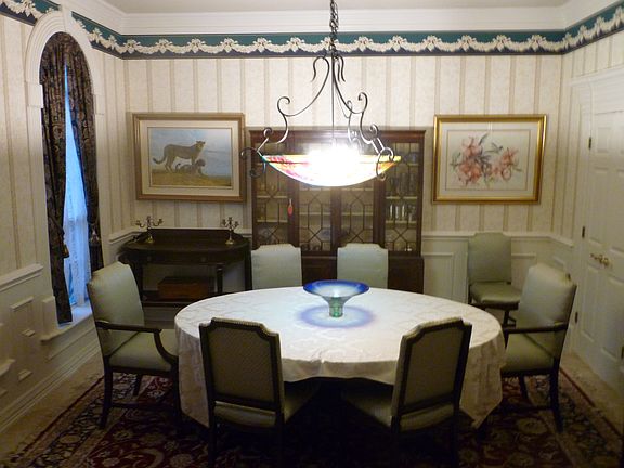 Lg dining rm easily seats 8