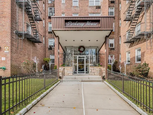 61 BRONX RIVER Road #3D, Yonkers, NY 10704