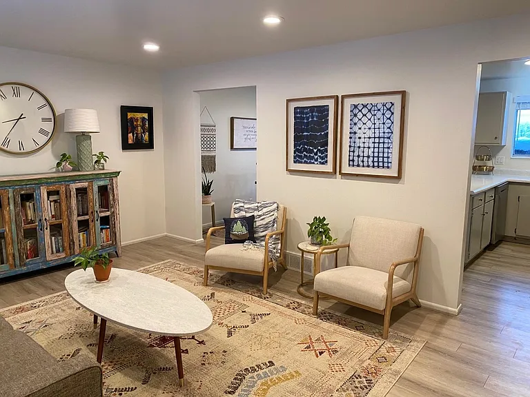 2361 E Phylden Dr #B — Photo 1