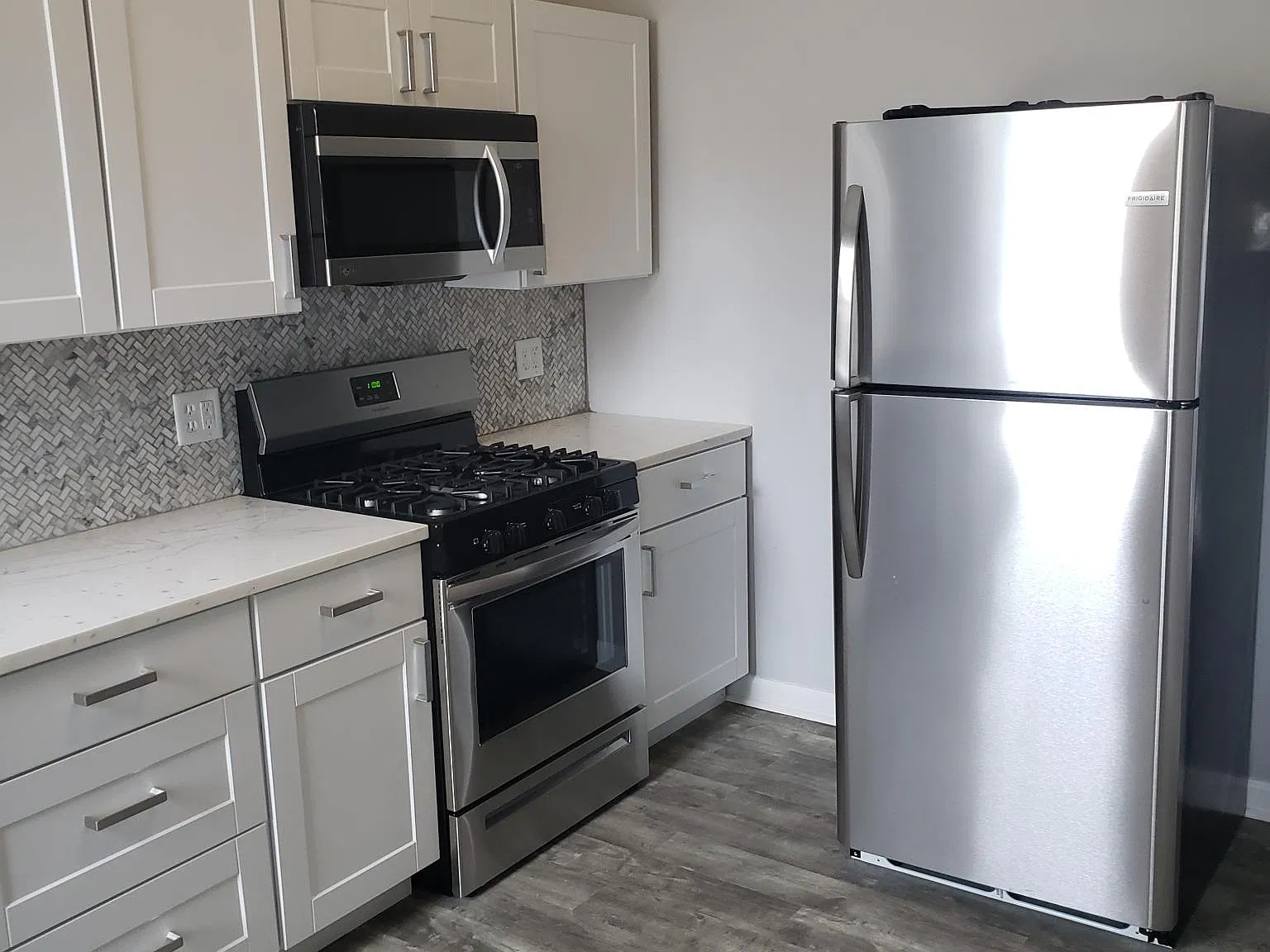 2 bed, 1200 sqft, $1,300 — Photo 2