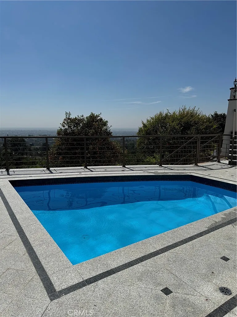 5 bed, 4.5 bath, 5428 sqft, $10,000 — Photo 2