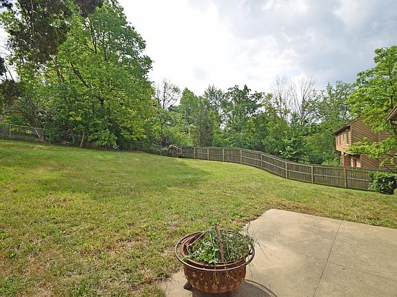 4th image of 2818 Queenswood Dr