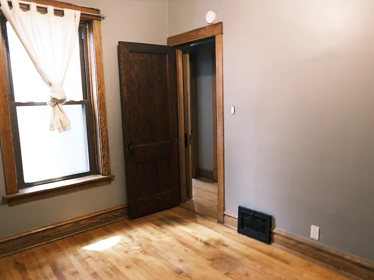2432 N Rockwell St #1 — Photo 9