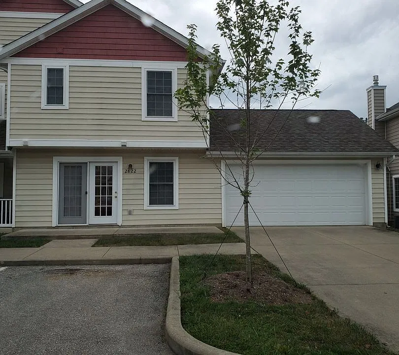 2822 E Bressingham Way