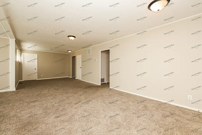 3 bed, 2.0 bath, 1376 sqft, $1,410 — Photo 4