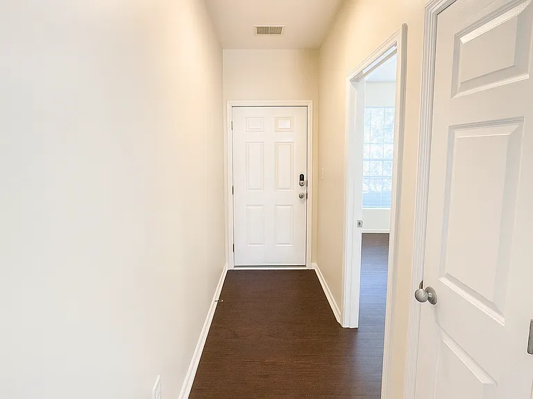 220 Shannon Ct — Photo 8