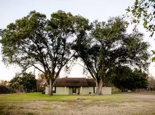 148 Highway 71 E, Smithville, TX 78957