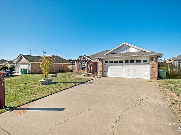 3rd image of 451 Dewberry Ln