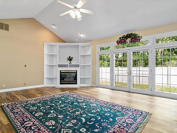 4th image of 500 Bob Court Dr