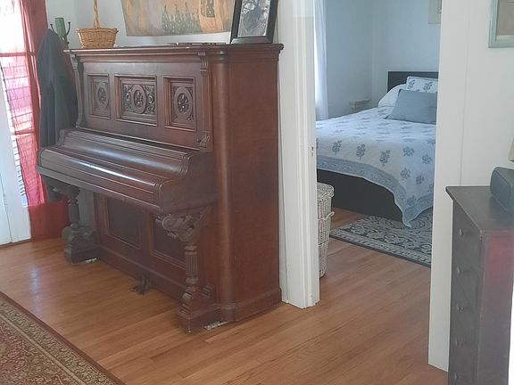 5th image of 211 E Aliso St