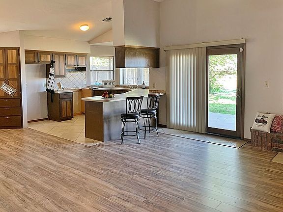 5th image of 4107 SW Parkridge Blvd