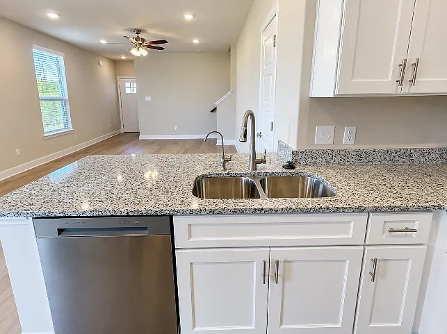 3 bed, 2.5 bath, 1263 sqft, $1,695 — Photo 2