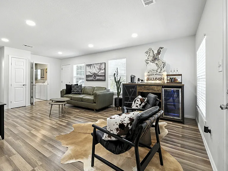Harley Ave — Photo 8