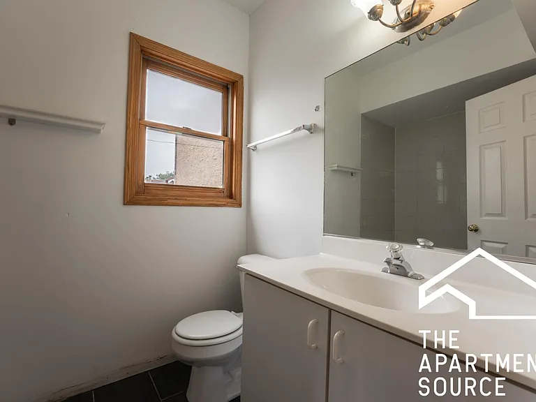 1945 W Crystal St #2 — Photo 8