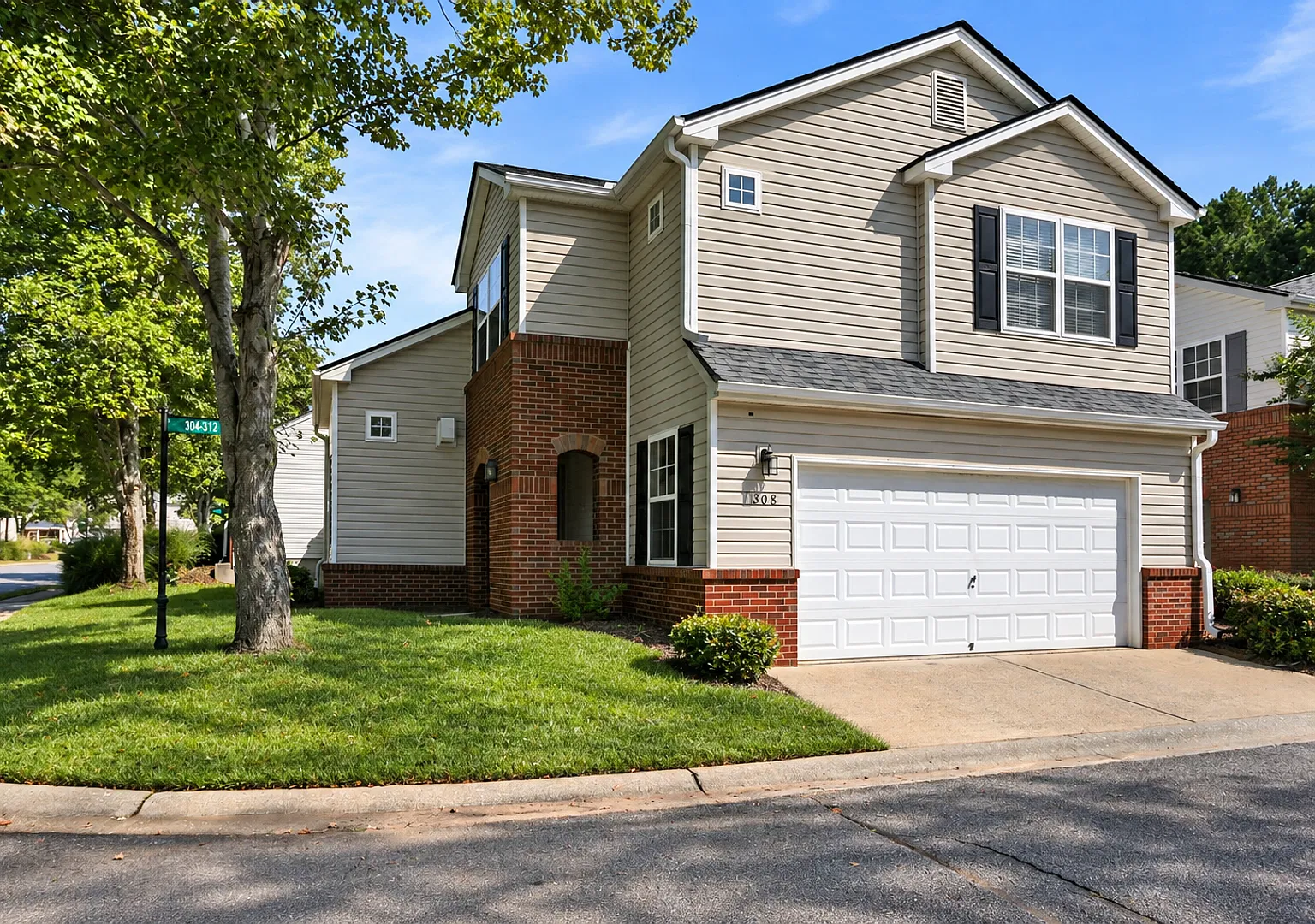 Charming 2-Bedroom, 2.5-Bath Home with Oversized Primary Suite in West Oaks Subdivision — Photo 2