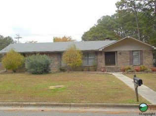 832 Longbow Dr SW, Decatur, AL 35603