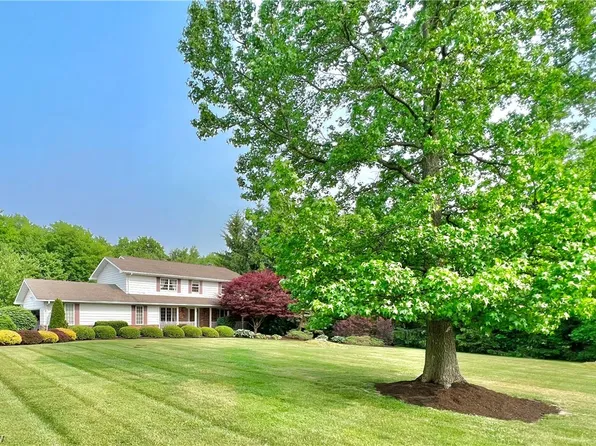 12801 Vincent Dr, Chesterland, OH 44026