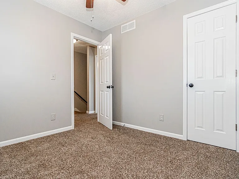1369 Parkside Dr — Photo 12