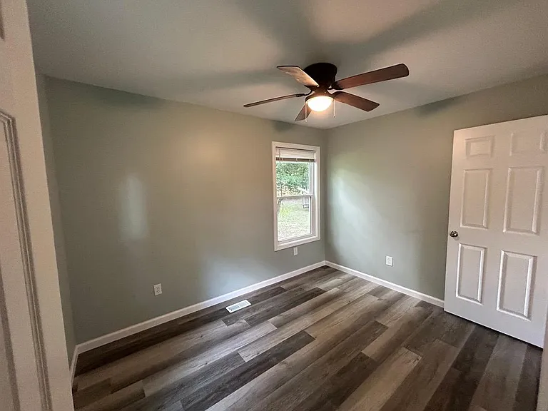 106 Bowden Dr — Photo 7