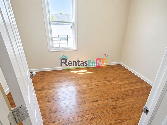 4th image of 85 Littleton Ave #3B